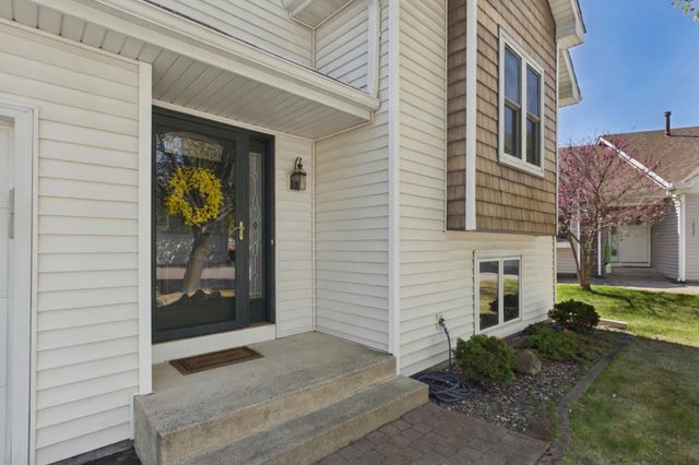 10211 Lee Drive, Eden Prairie, MN 55347