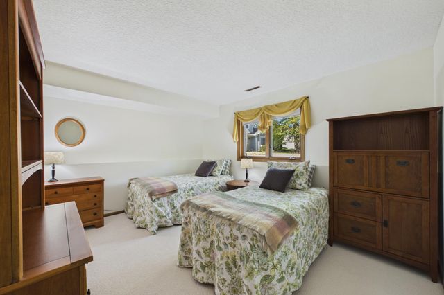 10211 Lee Drive, Eden Prairie, MN 55347