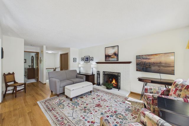 10211 Lee Drive, Eden Prairie, MN 55347