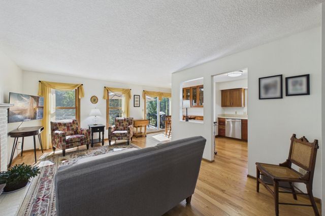 10211 Lee Drive, Eden Prairie, MN 55347