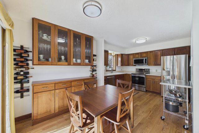 10211 Lee Drive, Eden Prairie, MN 55347