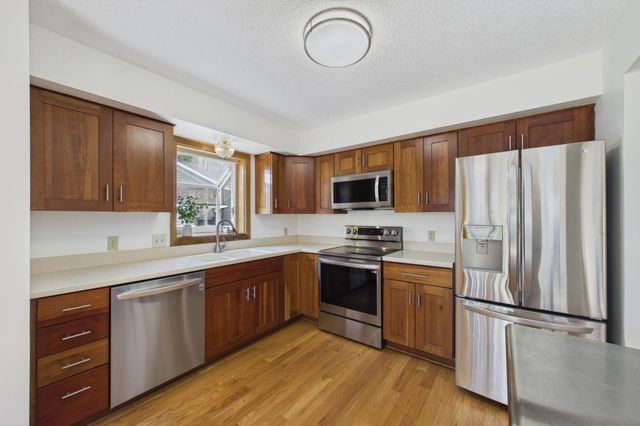 10211 Lee Drive, Eden Prairie, MN 55347