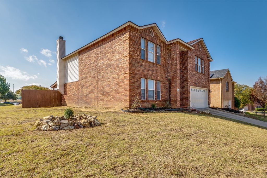 6524 Willow Oak Court, Fort Worth, TX 76112