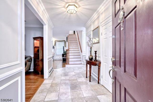 212 Sunrise Dr, Wyckoff Twp., NJ 07481