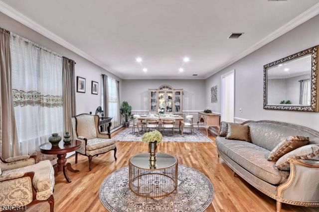 212 Sunrise Dr, Wyckoff Twp., NJ 07481