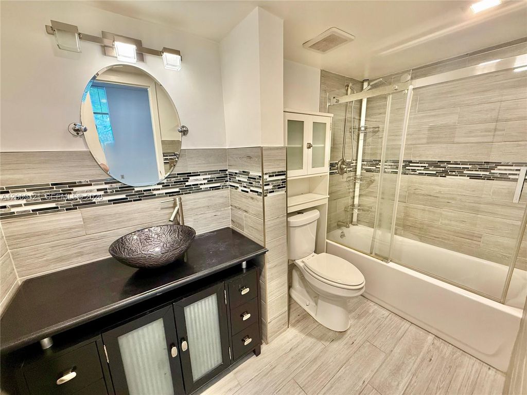 8301 Sands Point Blvd S202, Tamarac, FL 33321