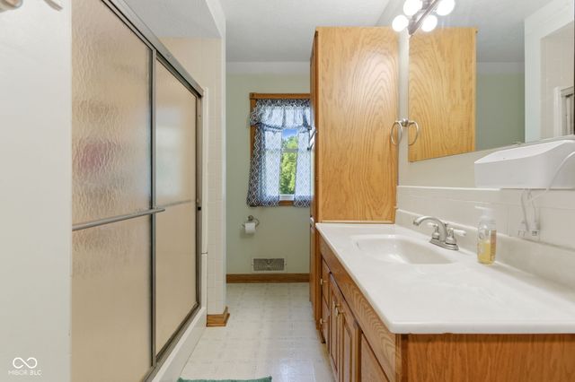 4562 W Division Road, Morgantown, IN 46160