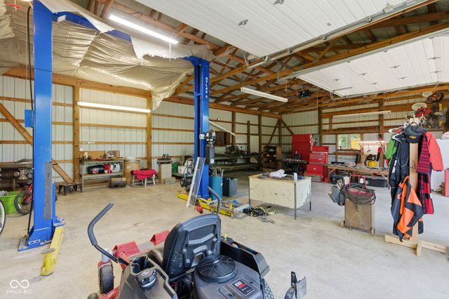 4562 W Division Road, Morgantown, IN 46160
