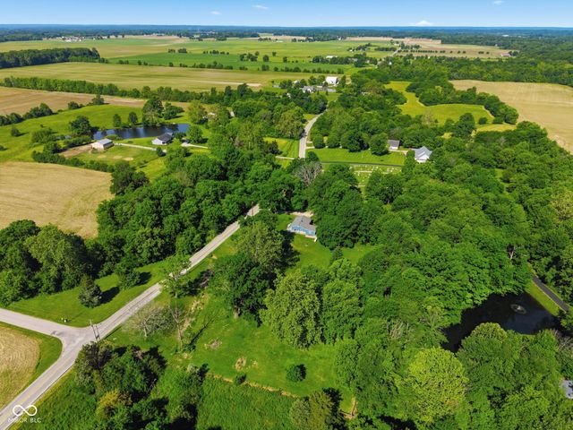 4562 W Division Road, Morgantown, IN 46160
