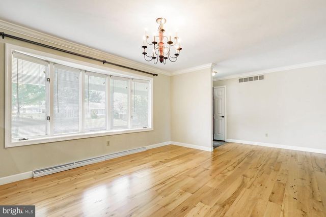 13 MEADOW LN, New Holland, PA 17557