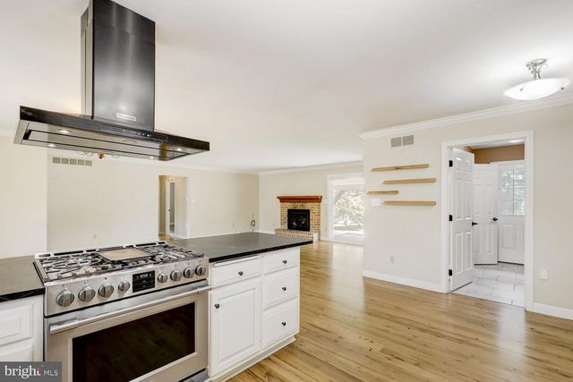 13 MEADOW LN, New Holland, PA 17557