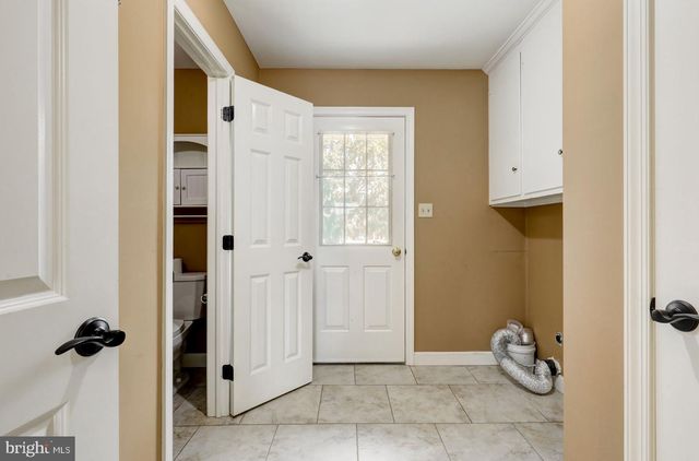 13 MEADOW LN, New Holland, PA 17557