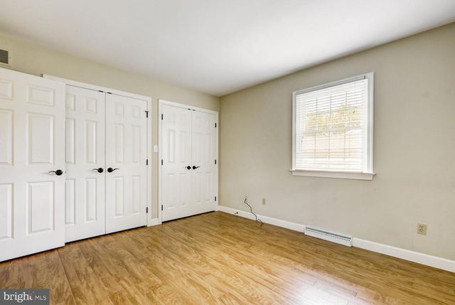 13 MEADOW LN, New Holland, PA 17557