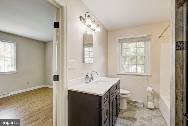 13 MEADOW LN, New Holland, PA 17557