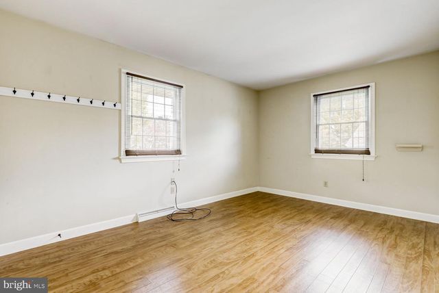 13 MEADOW LN, New Holland, PA 17557
