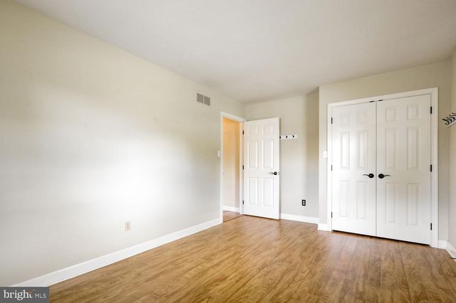 13 MEADOW LN, New Holland, PA 17557