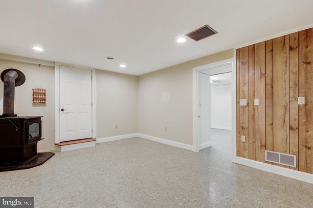 13 MEADOW LN, New Holland, PA 17557
