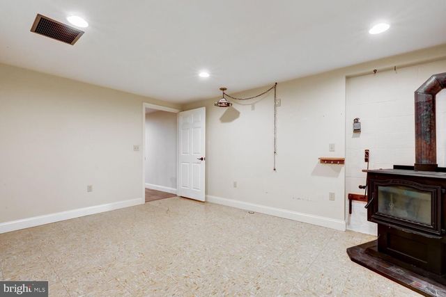 13 MEADOW LN, New Holland, PA 17557