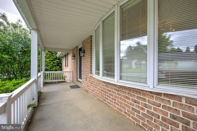 13 MEADOW LN, New Holland, PA 17557
