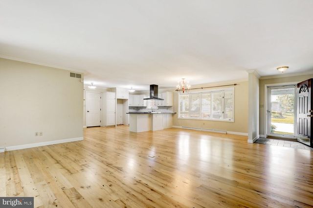 13 MEADOW LN, New Holland, PA 17557