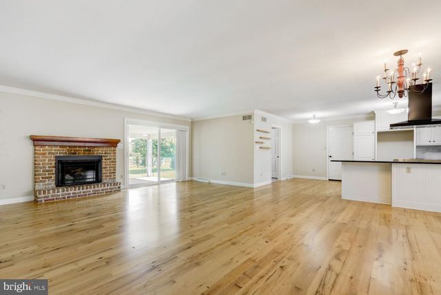 13 MEADOW LN, New Holland, PA 17557