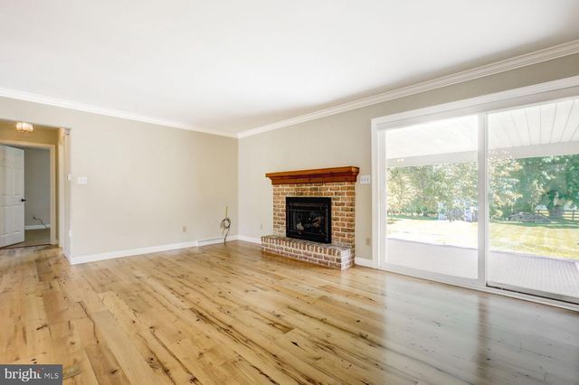 13 MEADOW LN, New Holland, PA 17557