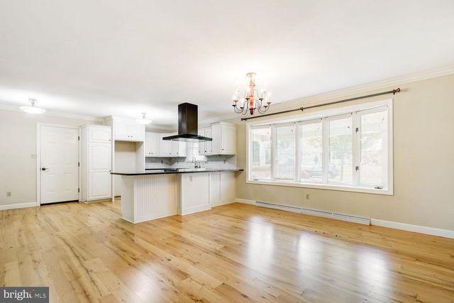 13 MEADOW LN, New Holland, PA 17557