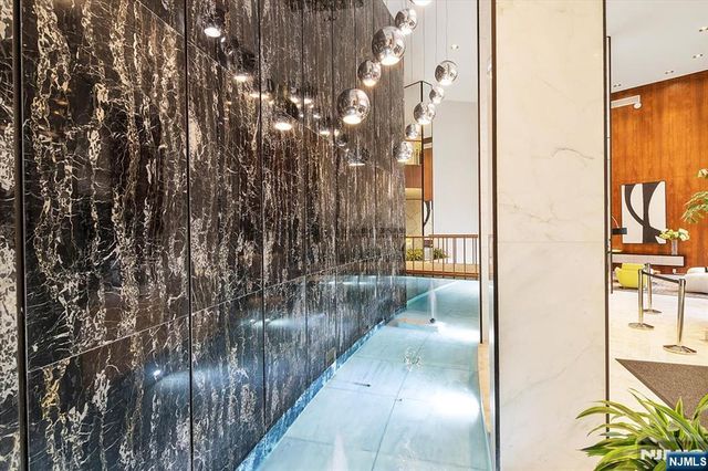 1 Claridge Drive 523, Verona, NJ 07044