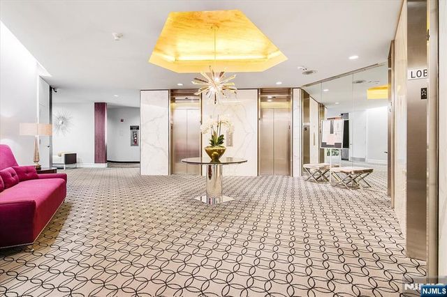 1 Claridge Drive 523, Verona, NJ 07044