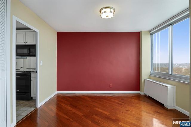 1 Claridge Drive 523, Verona, NJ 07044