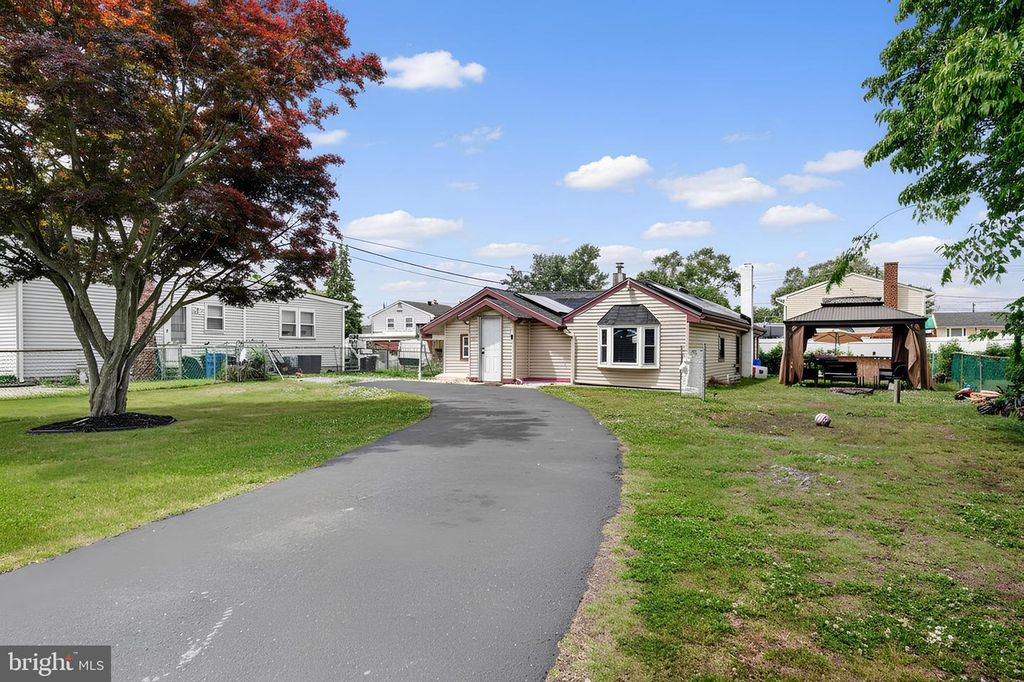 120 DOBBS AVE, Bellmawr, NJ 08031