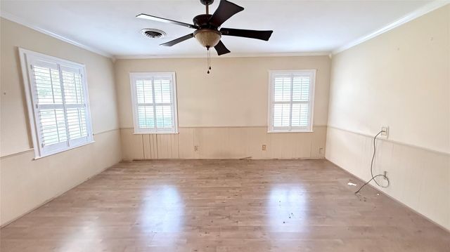 321 20th Avenue N, Texas City, TX 77590
