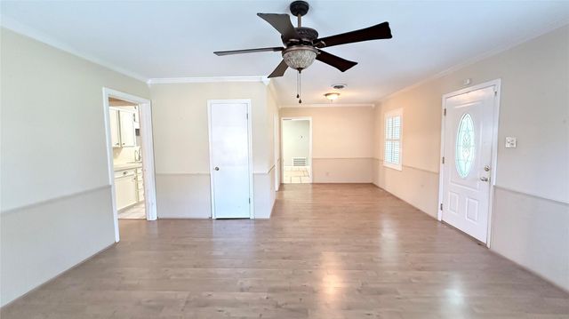 321 20th Avenue N, Texas City, TX 77590