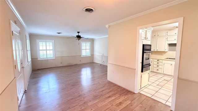 321 20th Avenue N, Texas City, TX 77590