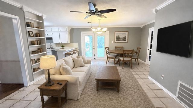321 20th Avenue N, Texas City, TX 77590