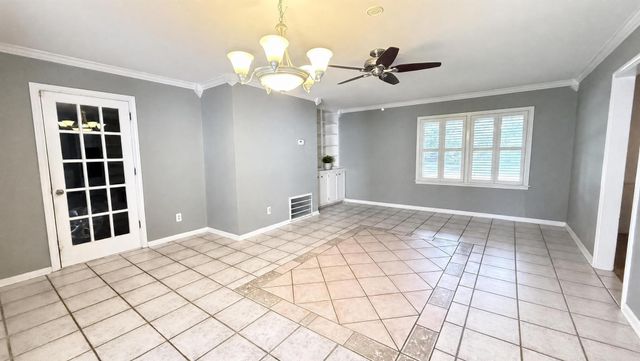 321 20th Avenue N, Texas City, TX 77590
