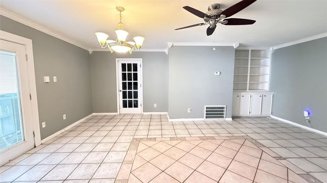 321 20th Avenue N, Texas City, TX 77590