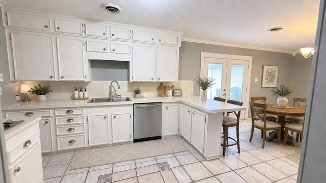321 20th Avenue N, Texas City, TX 77590