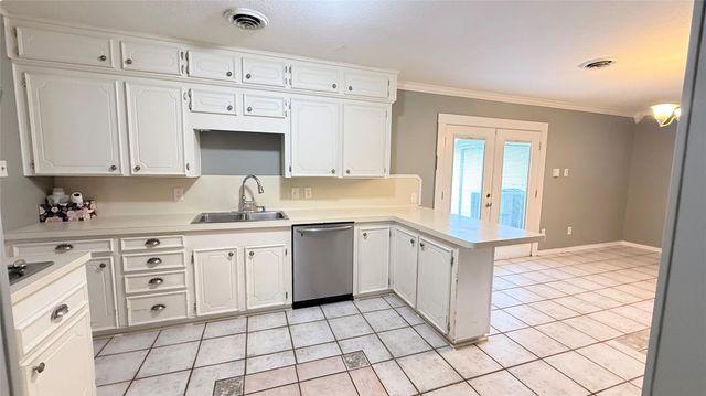 321 20th Avenue N, Texas City, TX 77590