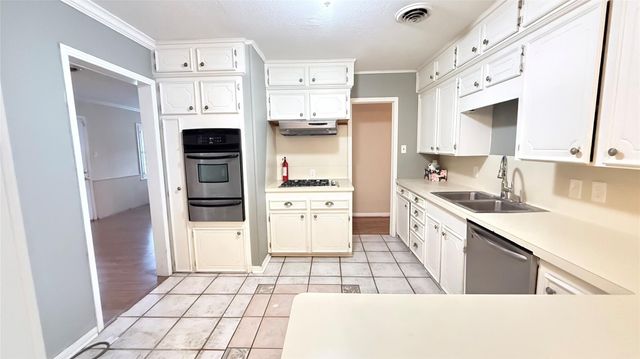 321 20th Avenue N, Texas City, TX 77590