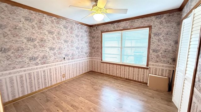 321 20th Avenue N, Texas City, TX 77590