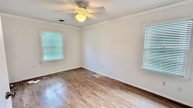 321 20th Avenue N, Texas City, TX 77590
