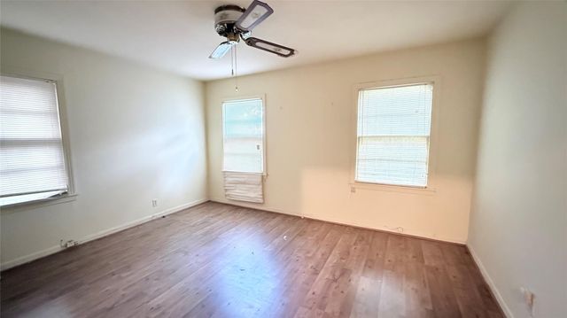 321 20th Avenue N, Texas City, TX 77590