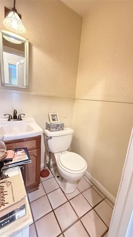 321 20th Avenue N, Texas City, TX 77590