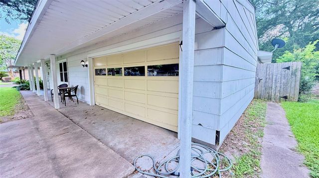 321 20th Avenue N, Texas City, TX 77590