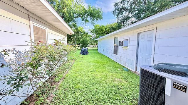 321 20th Avenue N, Texas City, TX 77590