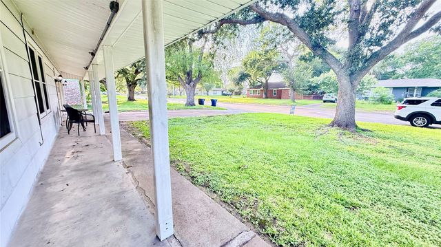 321 20th Avenue N, Texas City, TX 77590