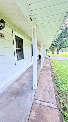 321 20th Avenue N, Texas City, TX 77590