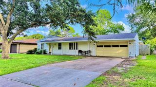 321 20th Avenue N, Texas City, TX 77590