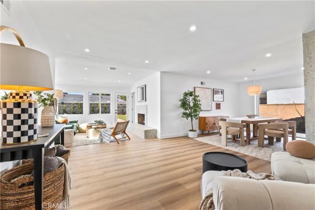 1521 Mural, Claremont, CA 91711